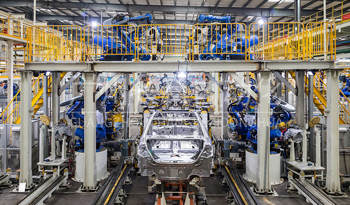 安川機器人在汽車生產車間 安川機器人在汽車生產車間